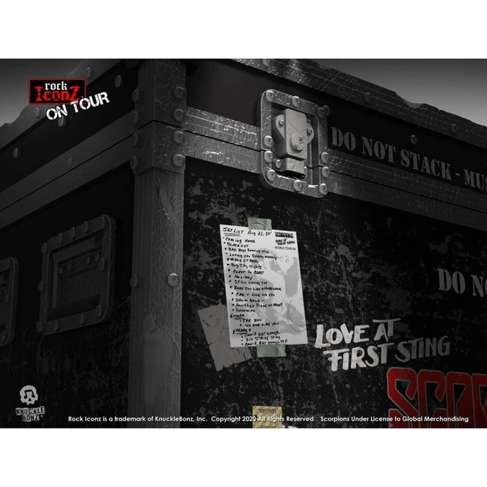 Decoration Scorpions - Rock Iconz On Tour World Tour 1984 Road Case Statue + Stage Backdrop - KNUCKLEBONZ 7 Decoration Scorpions - Rock Iconz On Tour World Tour 1984 Road Case Statue + Stage Backdrop - KNUCKLEBONZ - Image 5